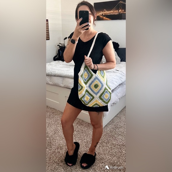 Handmade crochet patterned handbag - Picture 1 of 7